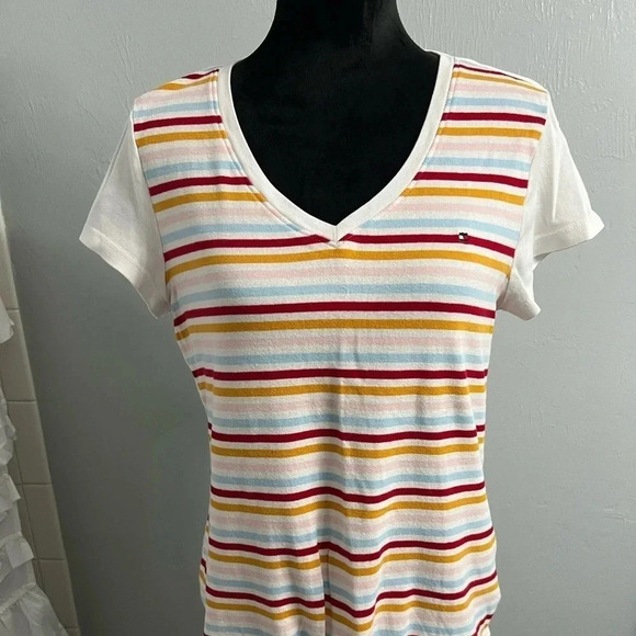 Tommy Hilfiger tee shirt - Picture 1 of 6